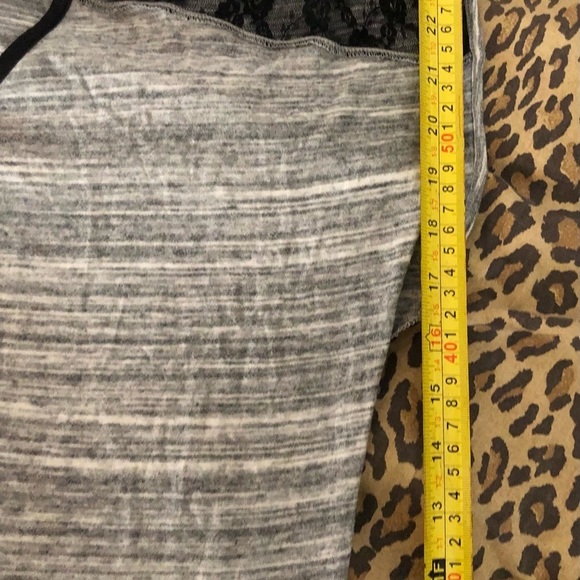 APT. 9 size medium heathered gray top lace insert at shoulder - Picture 4 of 9